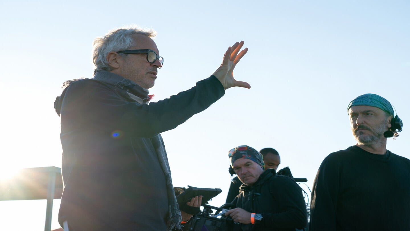 Writer, executive producer and director Alfonso Cuarón with executive producer and cinematographer Emmanuel “Chivo” Lubezki, on location in Forte dei Marmi, Italy.