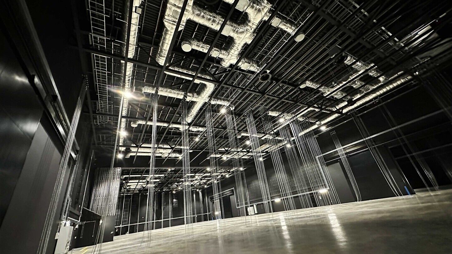 Eastbrook-Studios-stage-interior%5B23%5D.jpg