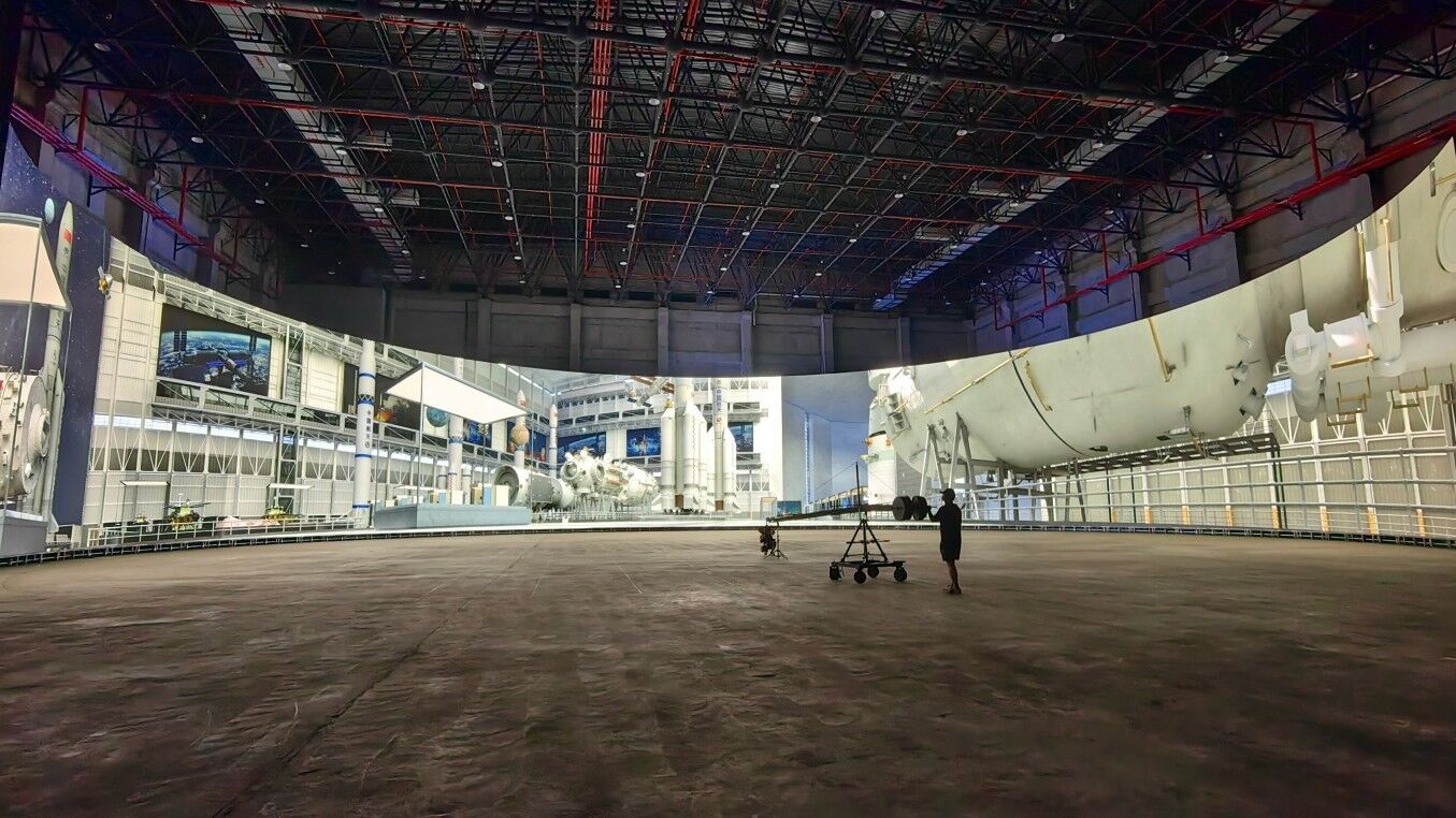 3. Absen x Versatile LED screen. Source - Absen (2).jpg