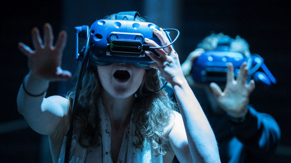 2.layeredreality.twotwvr_crop.jpghighres._89464_crop.jpg