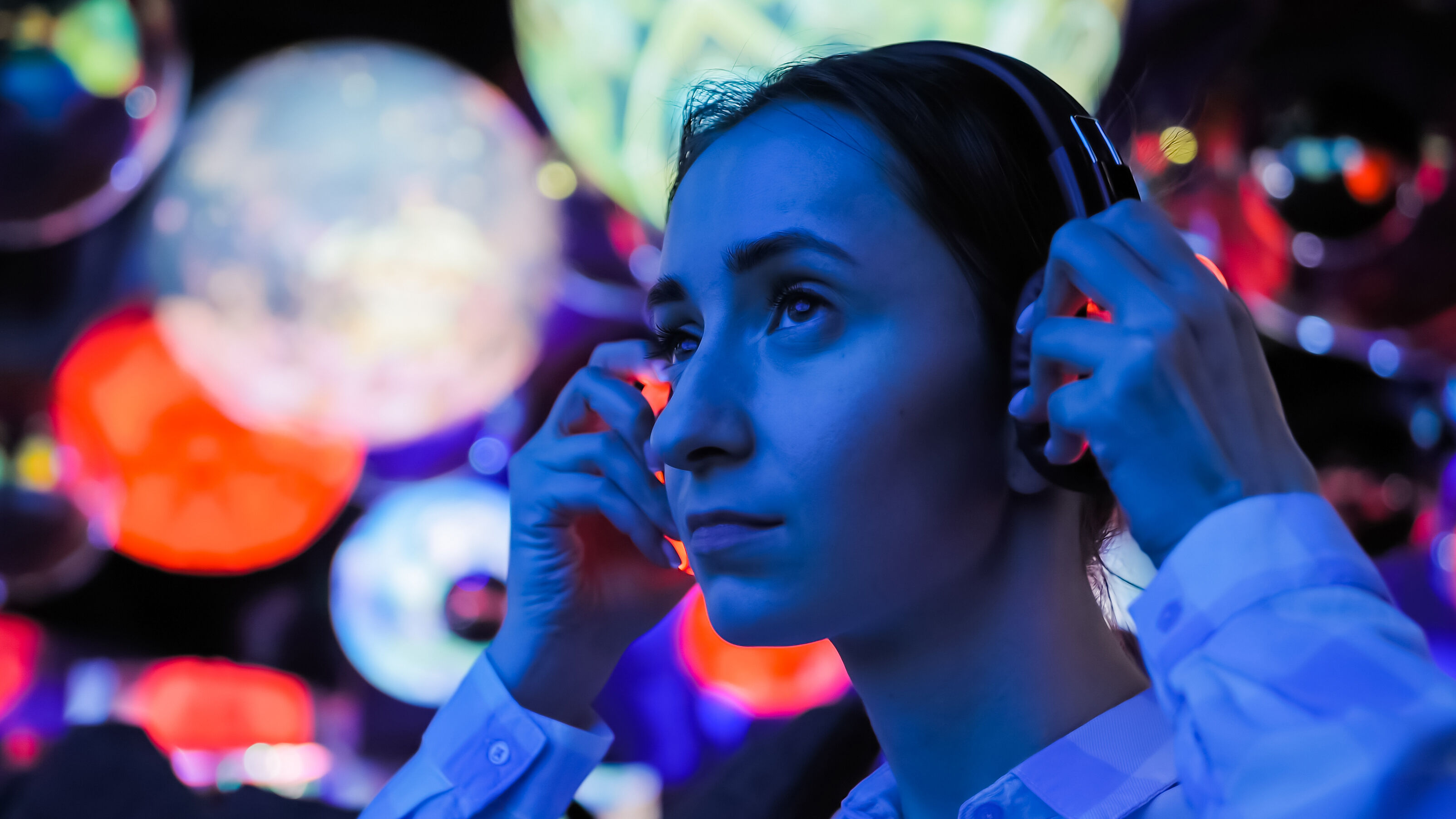 immersiveaudiowirelessheadphones.shutterstock_597954.jpg